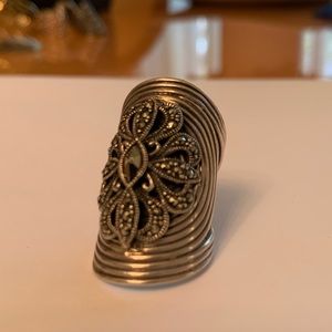 Sterling Silver Ring with Floral Design Sz 7